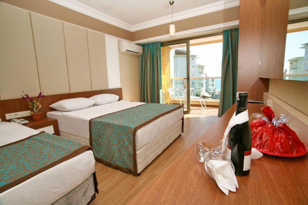 Double Room with Castle View,1586111036:JPEG