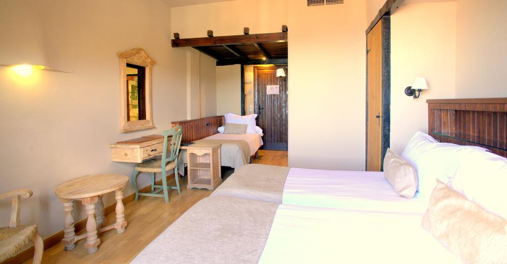 Family Room (2 Adults + 2 Children)