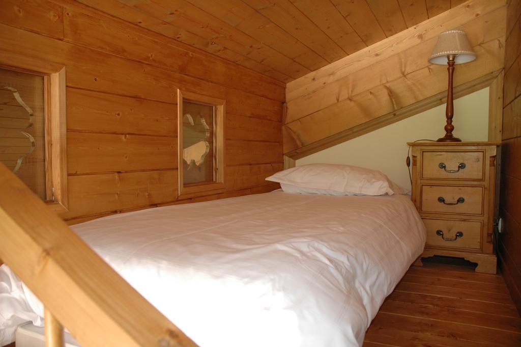 Three-Bedroom Apartment with Mountain View