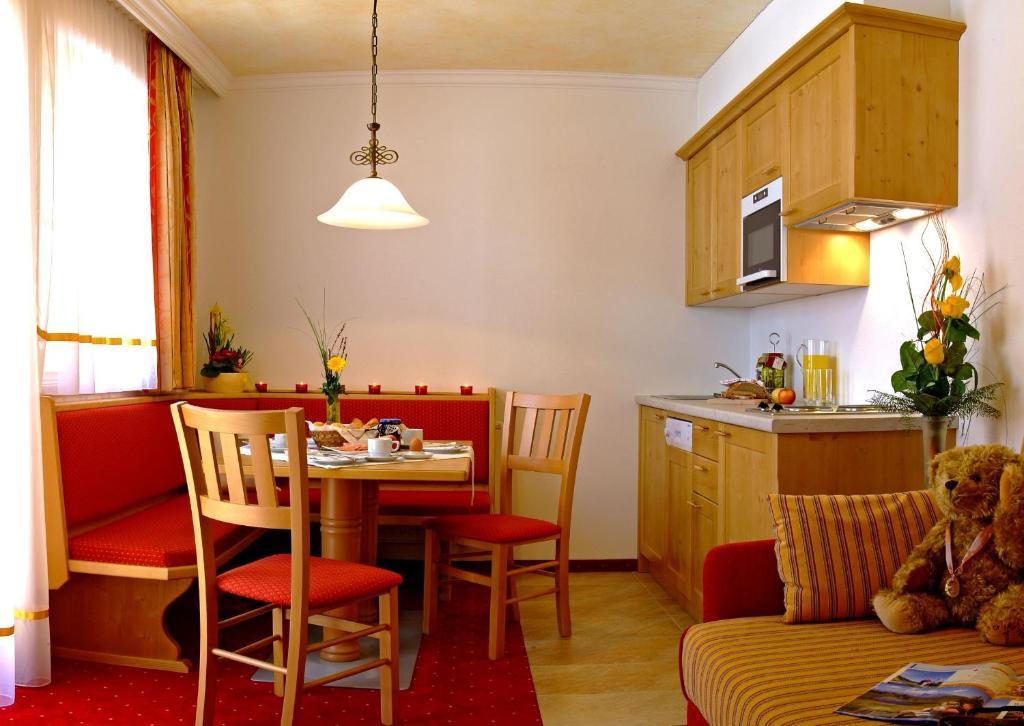 Comfort One-Bedroom Apartment Balcony
