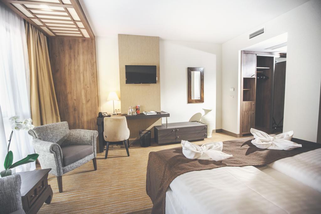 Premium Zimmer mit Verbindungstür und Balkon