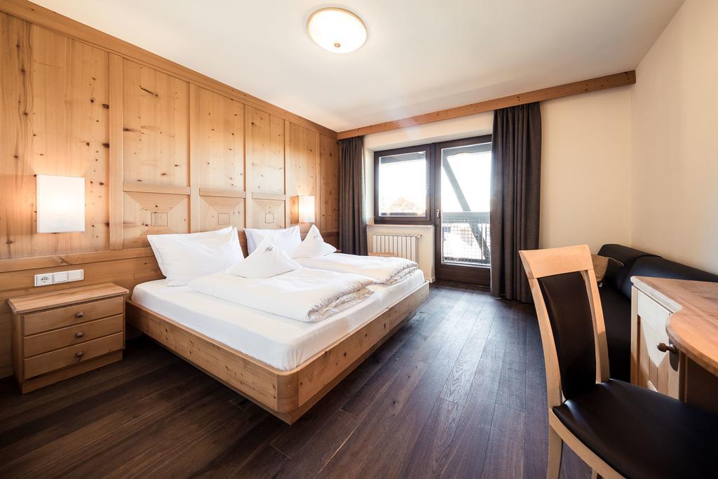 Superior Double Room with Balcony,414652263:JPEG