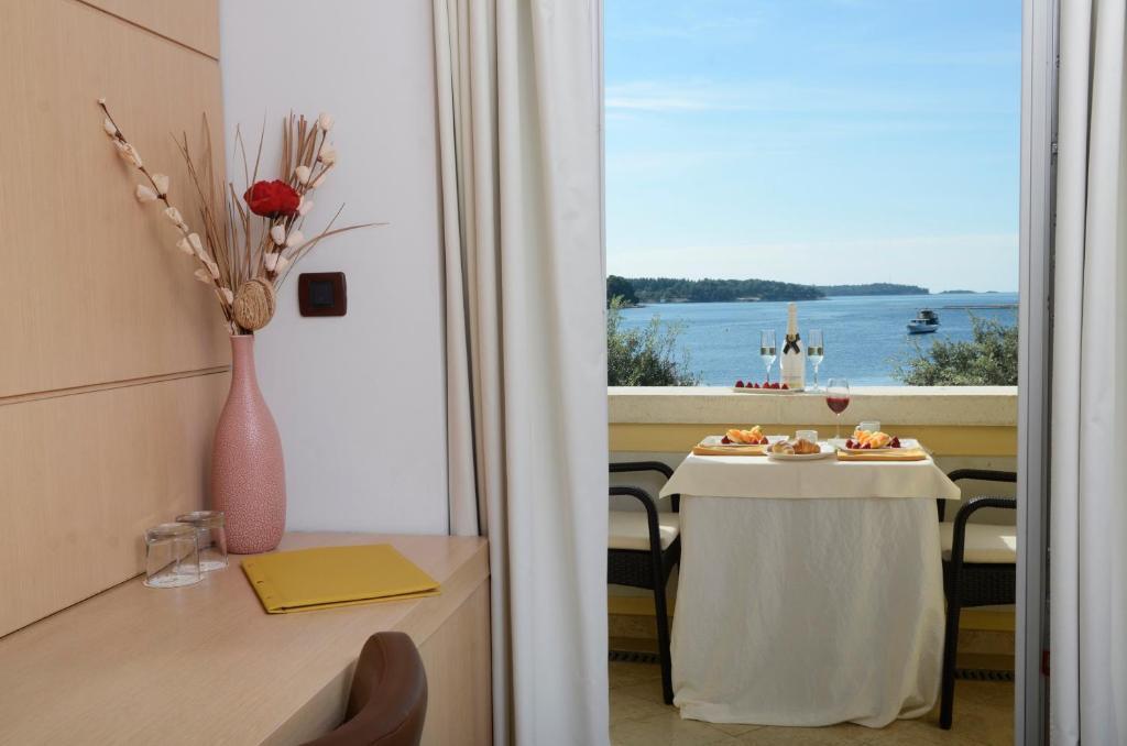 Superior Double Room with Balcony with Sea View,118902277:JPEG