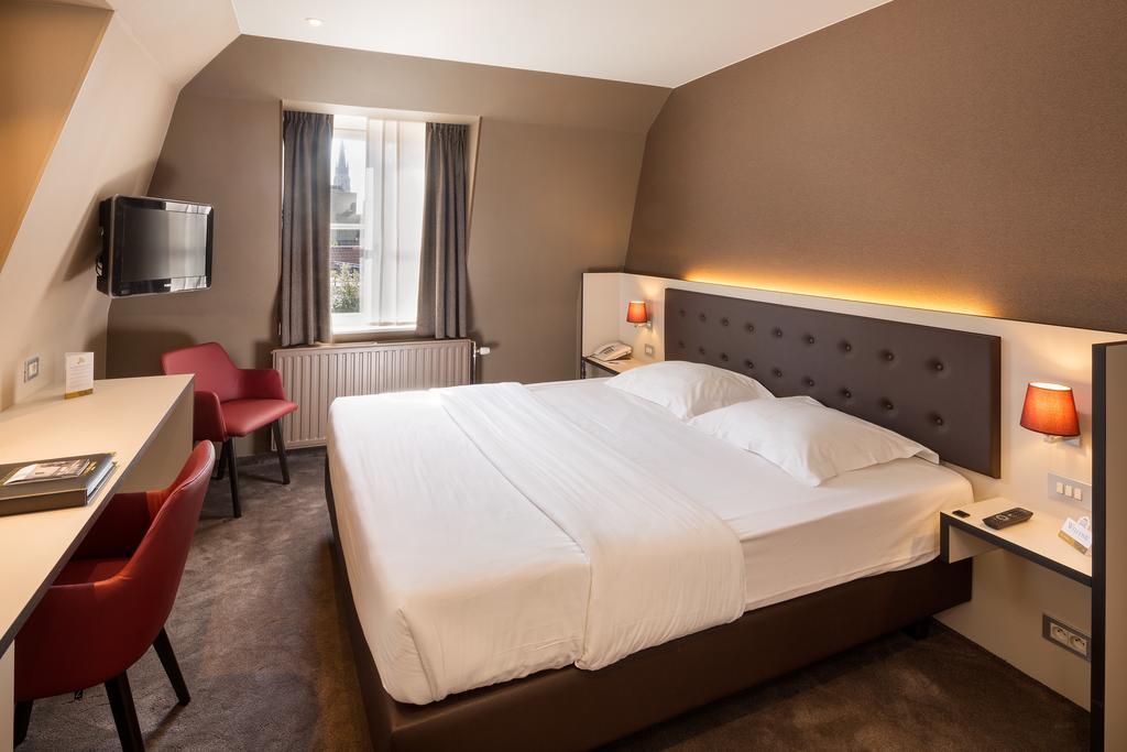 Doppel-/Zweibettzimmer mit Stadtblick