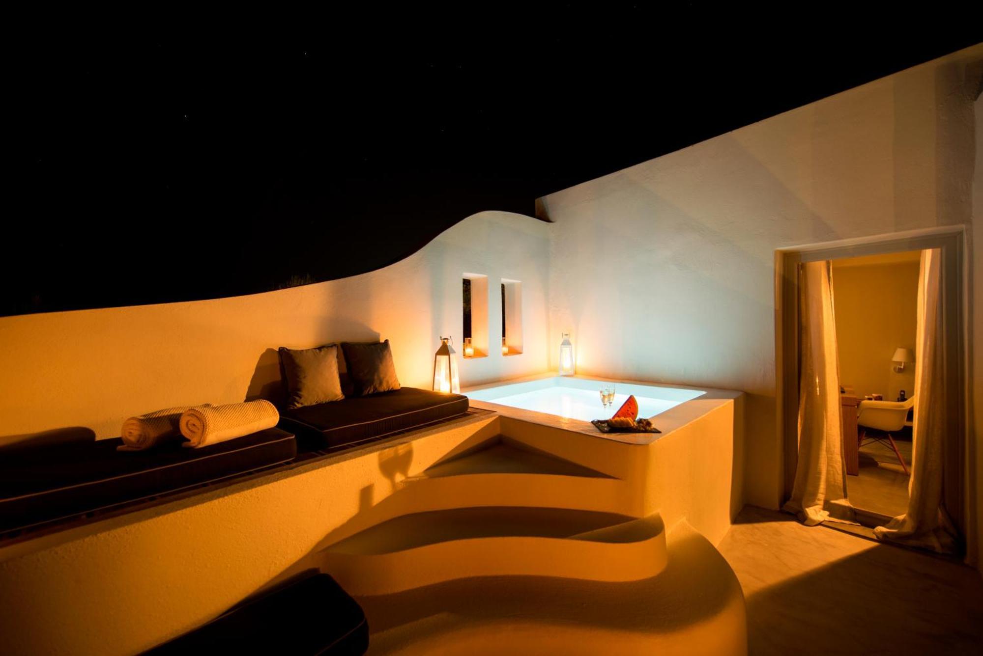 Honeymoon Suite with Outdoor Heated Whirlpool, with Caldera and Sunset view,942268603:JPEG
