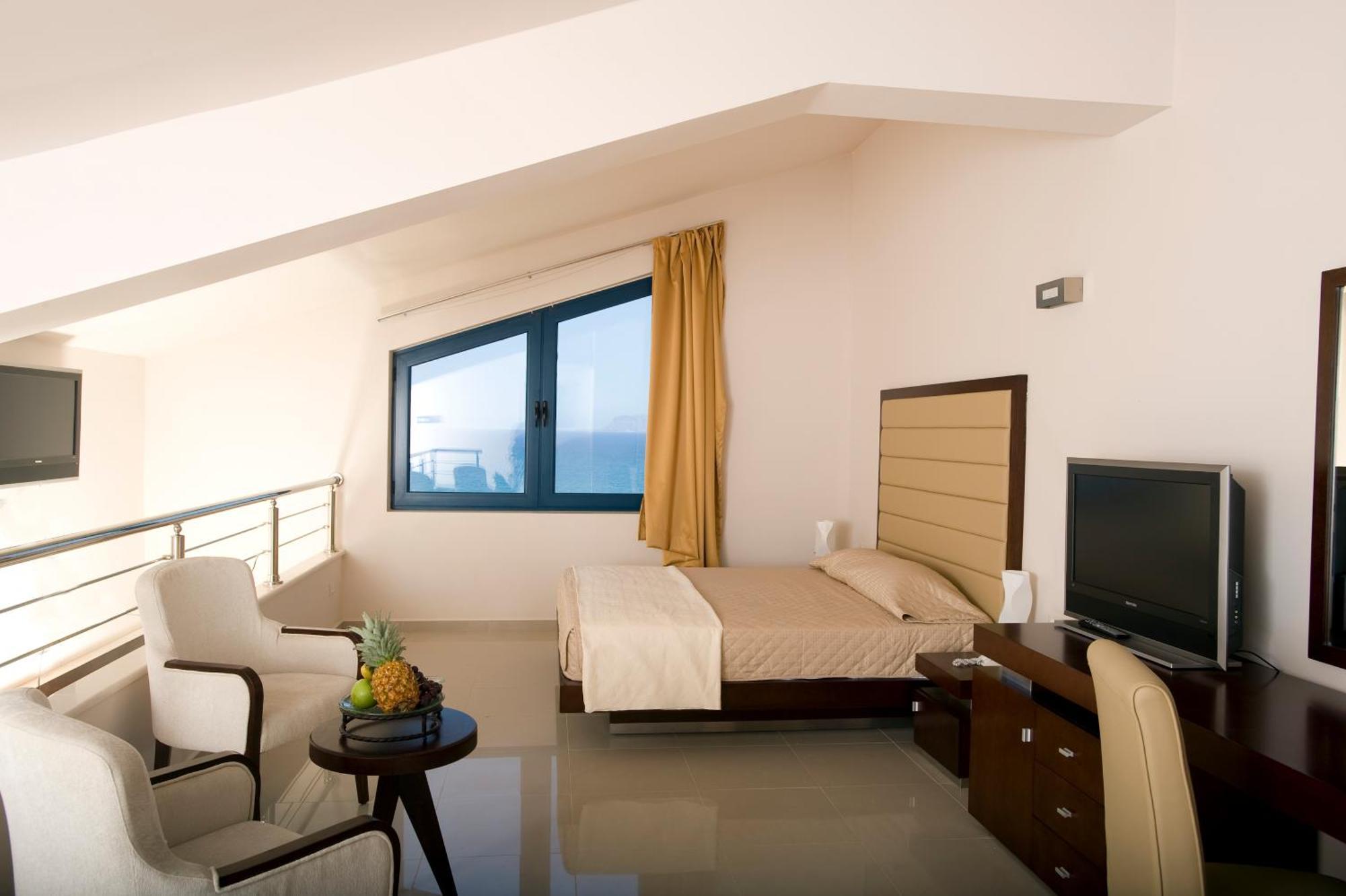 Chambre Familiale en Duplex - Vue Latérale sur Mer