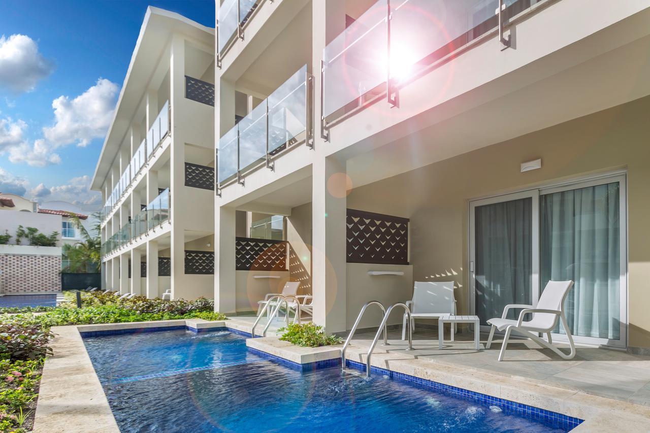 Quarto Duplo Superior com Acesso Direto à Piscina