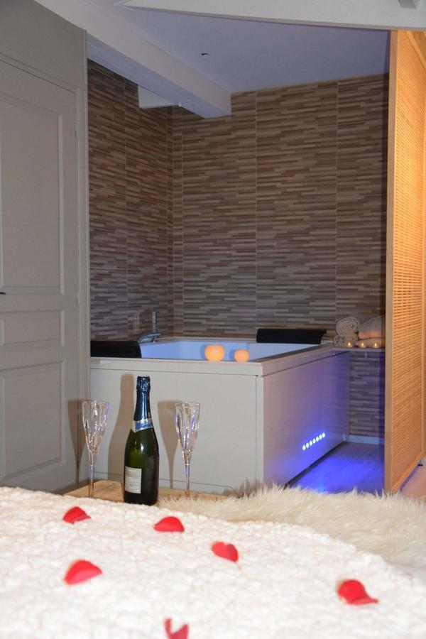 Deluxe Double Room with Bath,639995127:JPEG