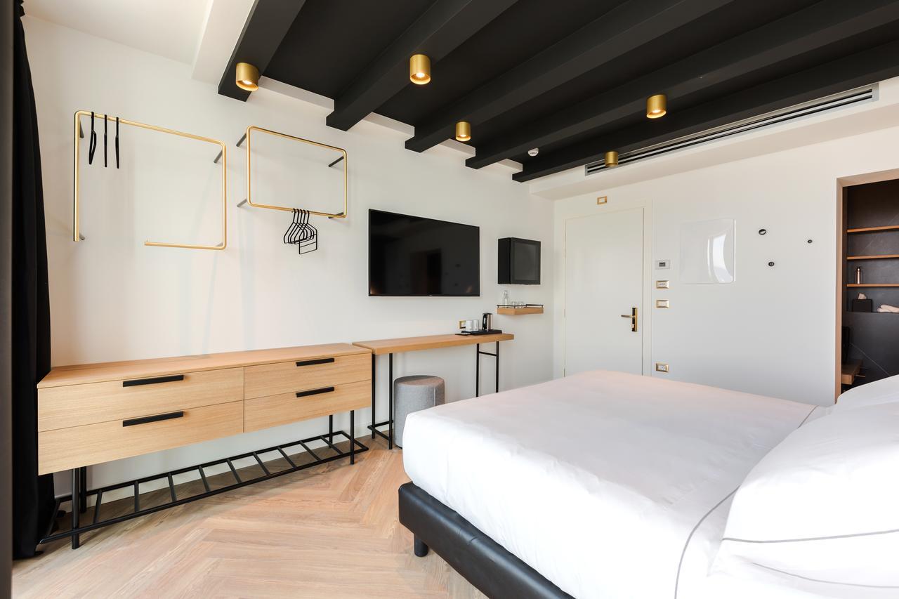 Double Room with Balcony,641760843:JPEG