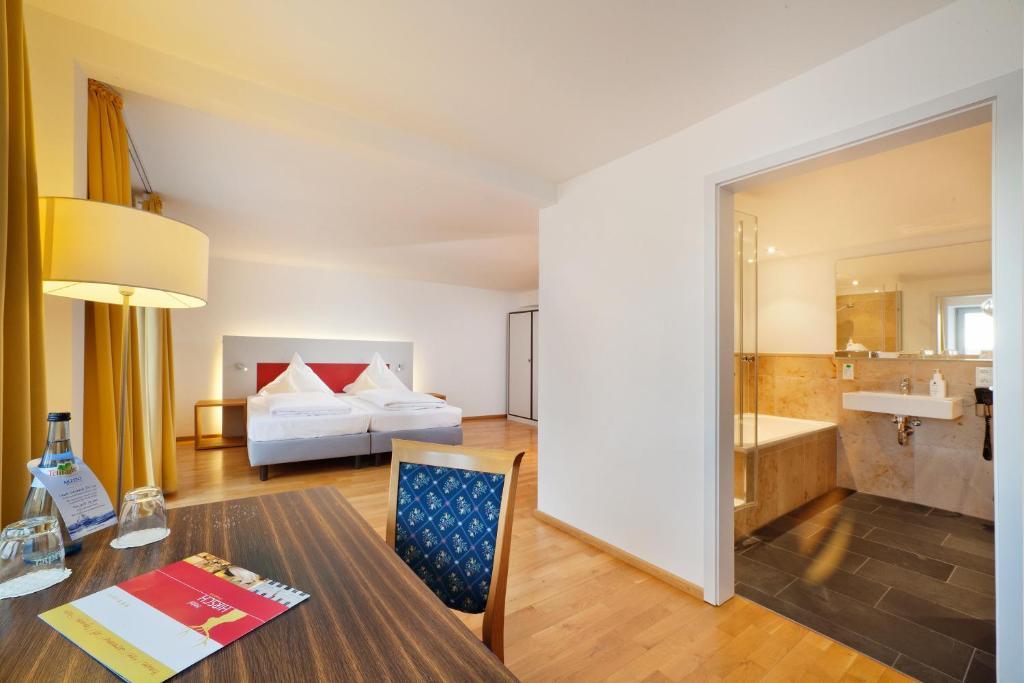 Double Room with Balcony,402718983:JPEG