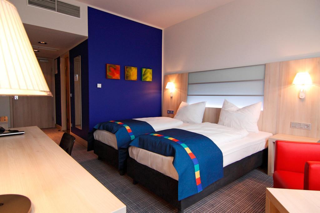 Standard Room,657240780:JPEG