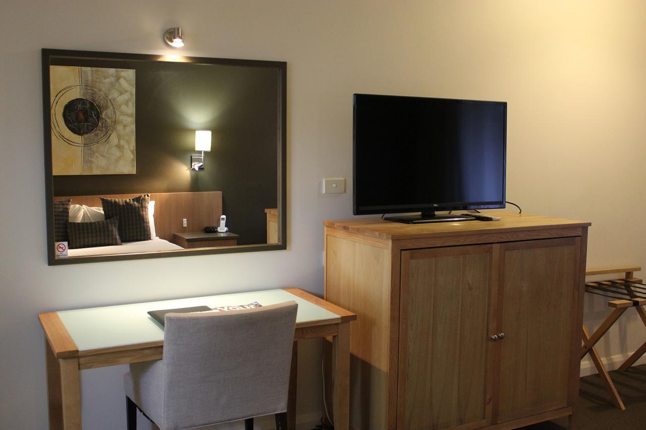 Deluxe Queen and Single Beds
