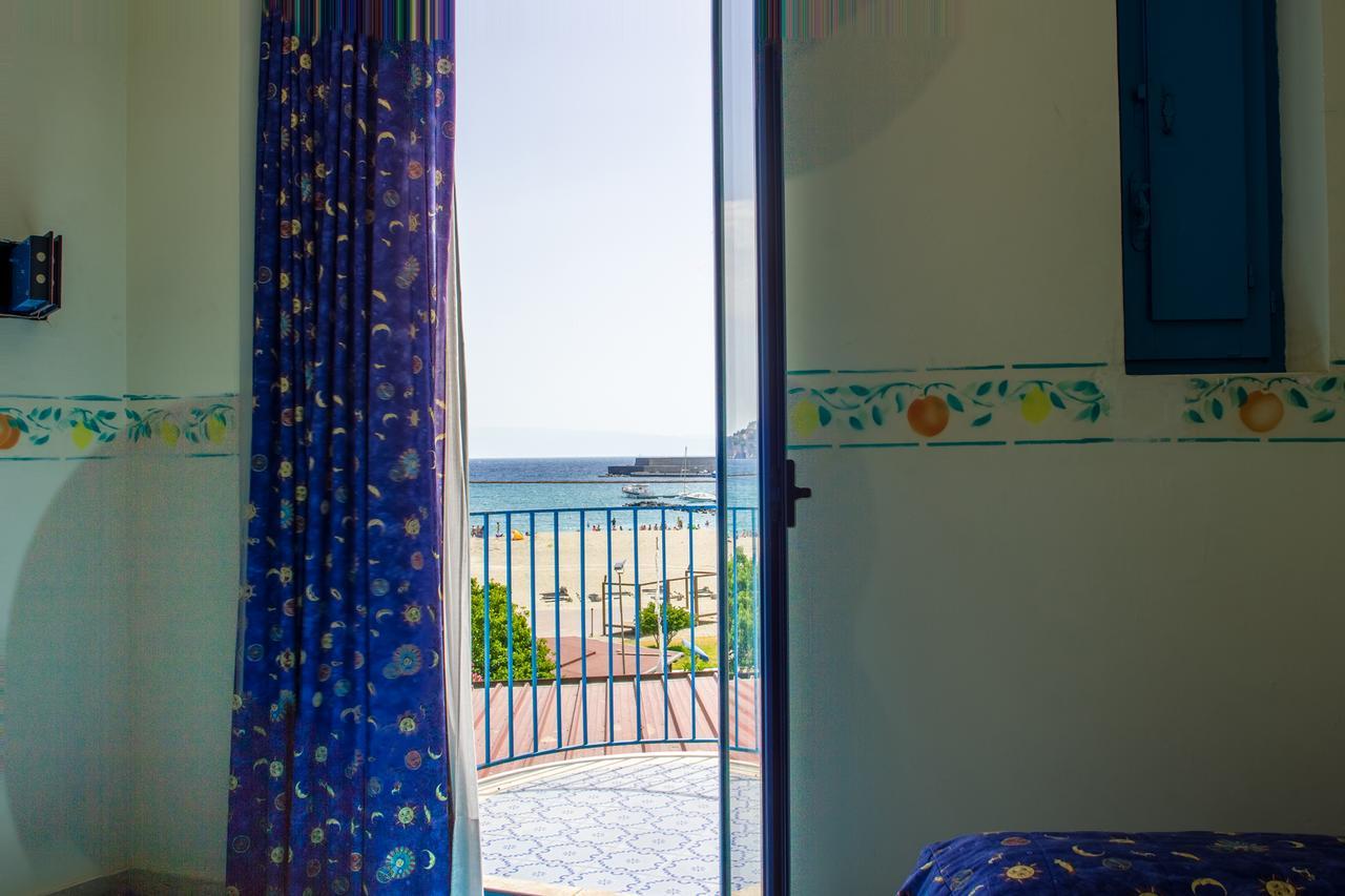 Double or Twin Room Sea View