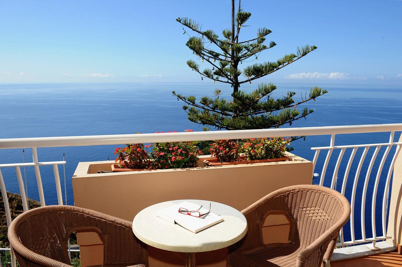 Double or Twin Room with Sea View,790212786:JPEG