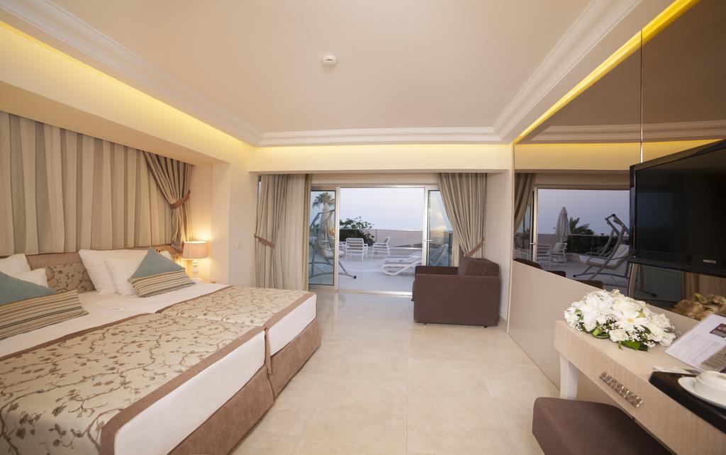 Deluxe Tweepersoonskamer met 2 Aparte Bedden en Uitzicht op Zee