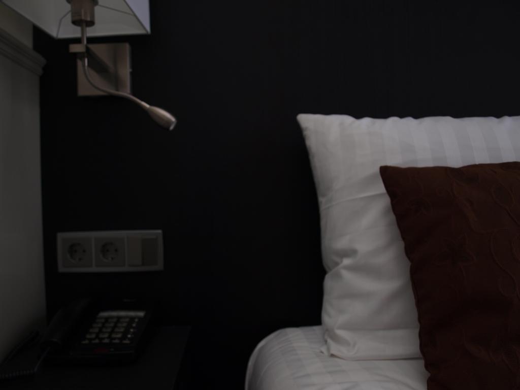 Single Room,68215577:JPEG