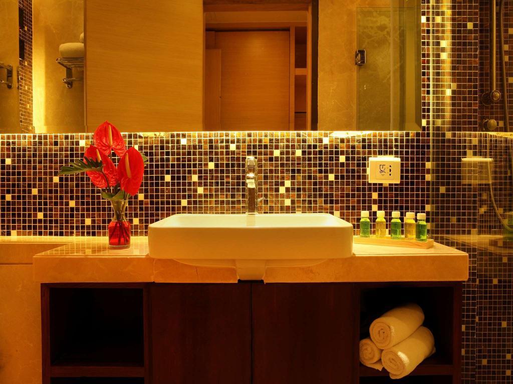 Deluxe Double or Twin Room Inclusive of Wi-Fi and 20% off on food & soft beverages