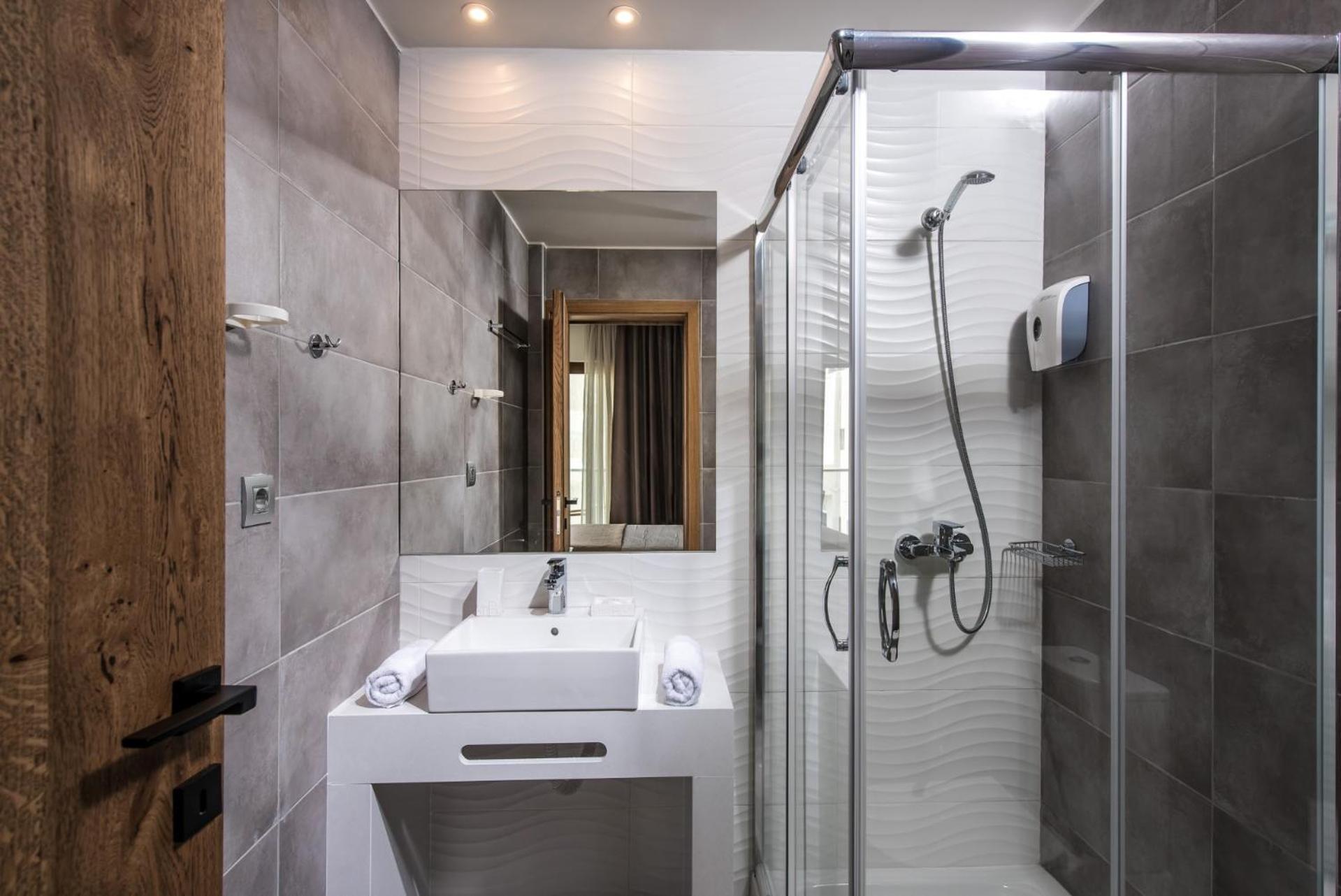 Classic Double Room with City View,1085055961:JPEG