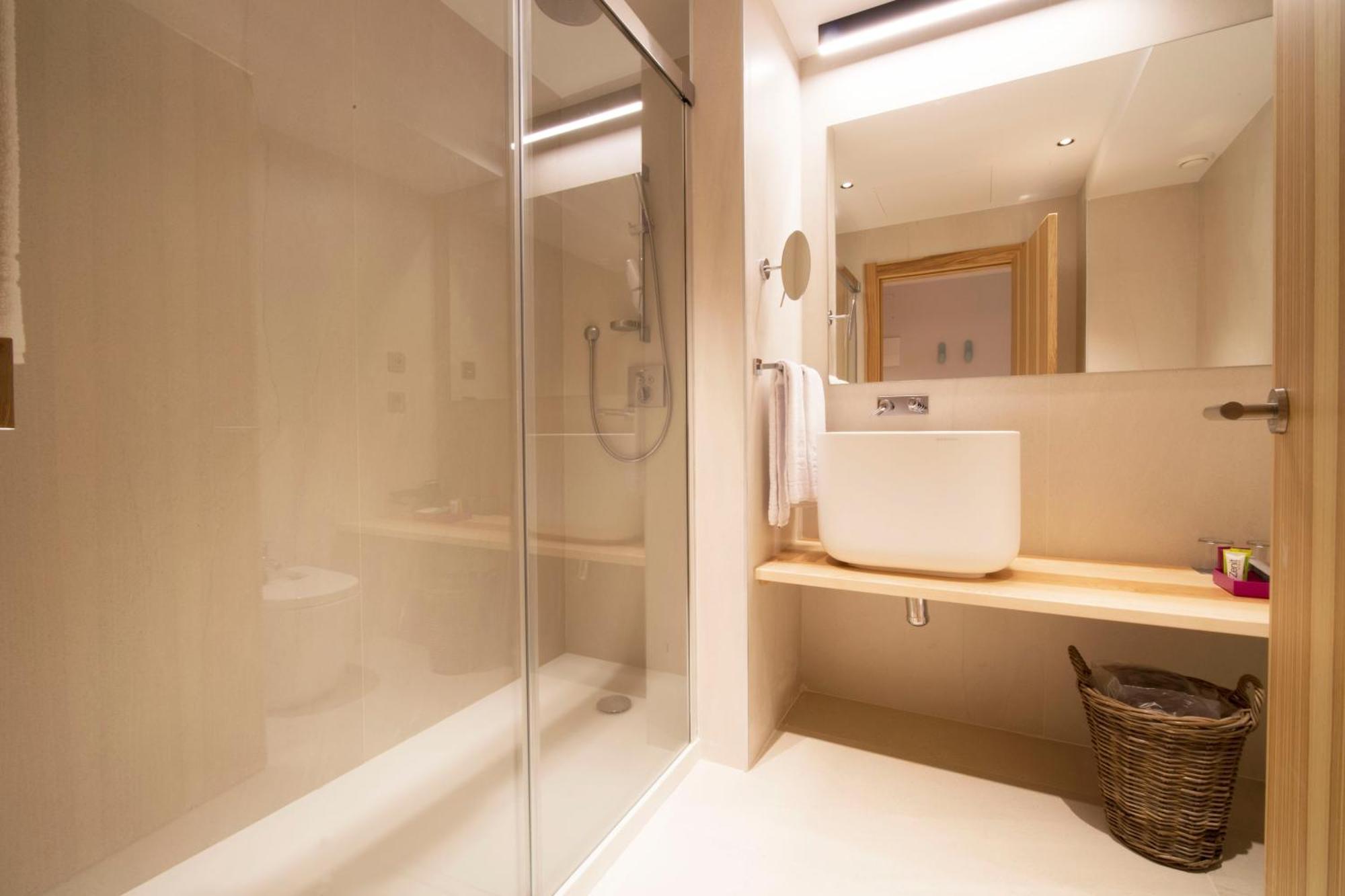 Double Room (1 Adult)