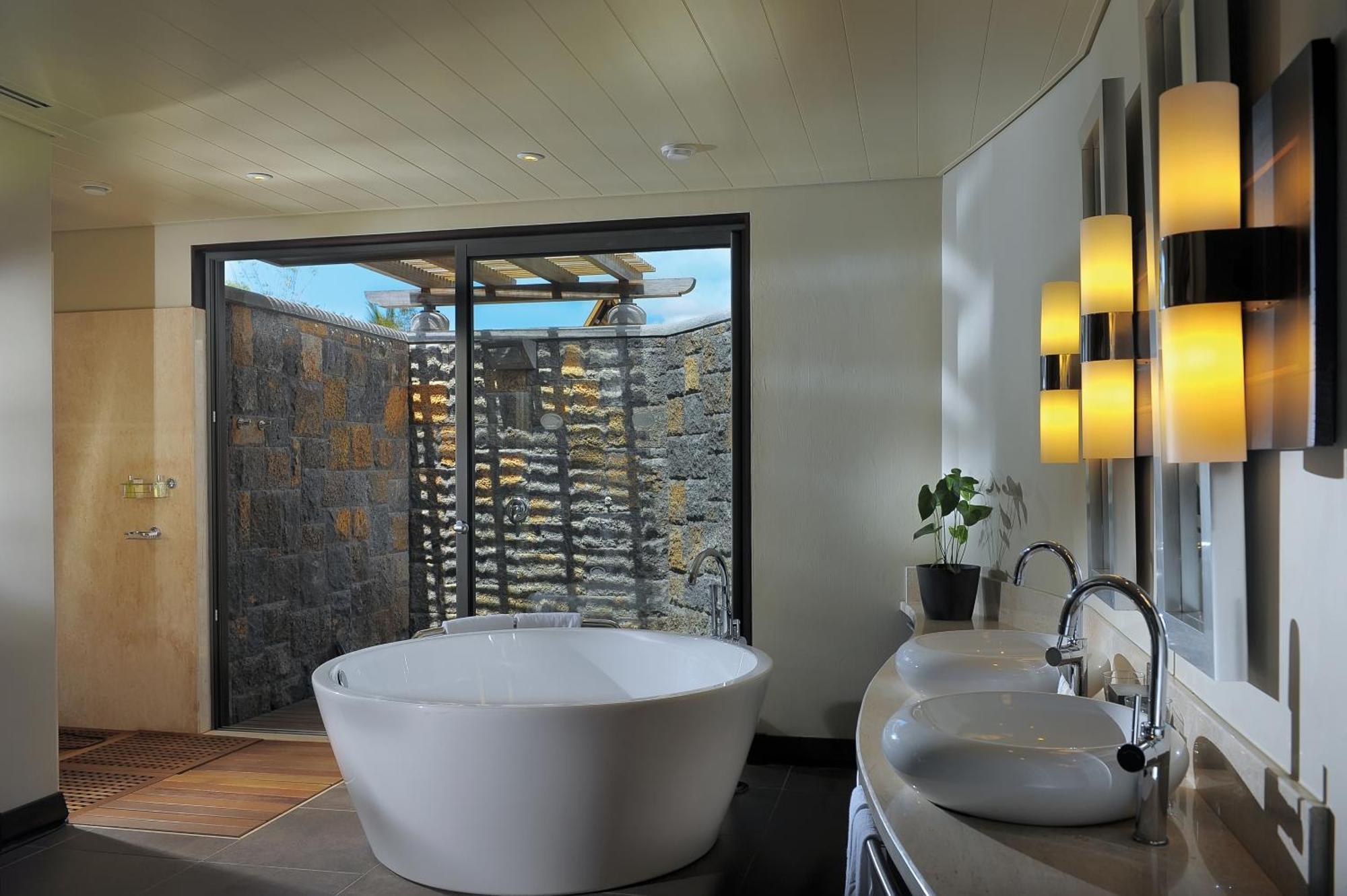 Senior Suite am Strand mit Pool