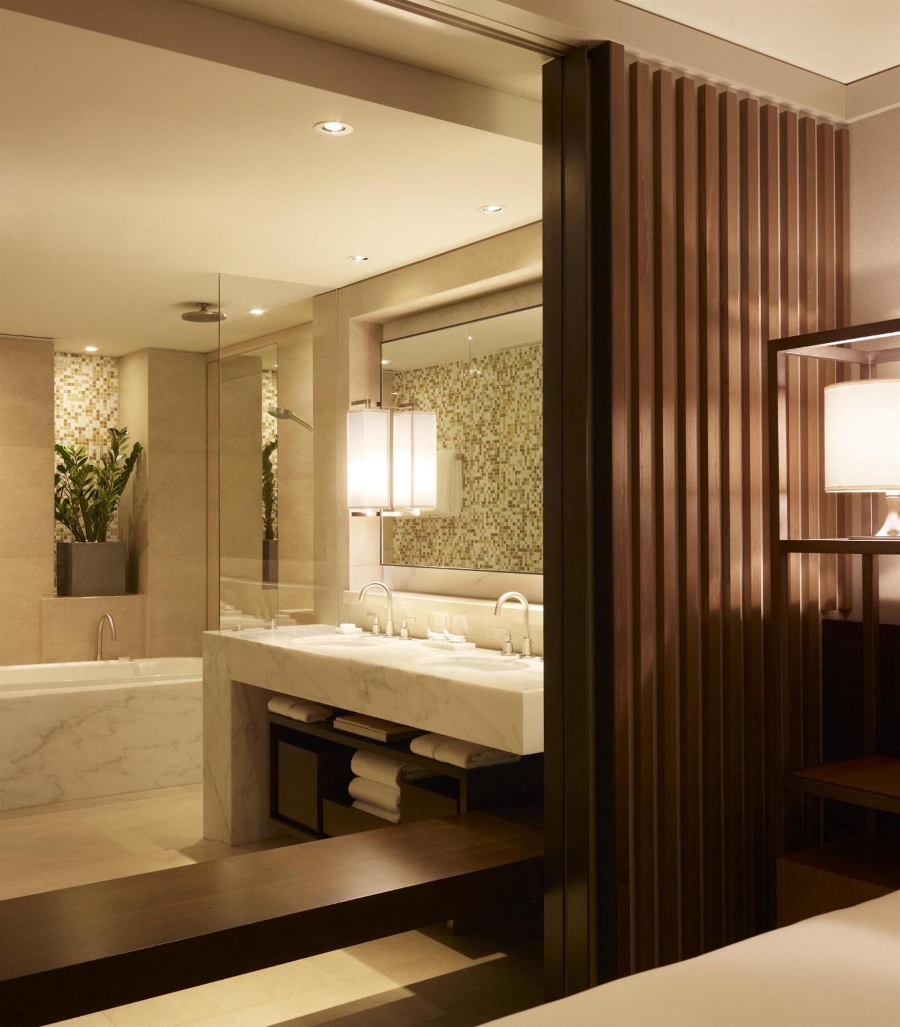 2 Twin Beds City Harbour View