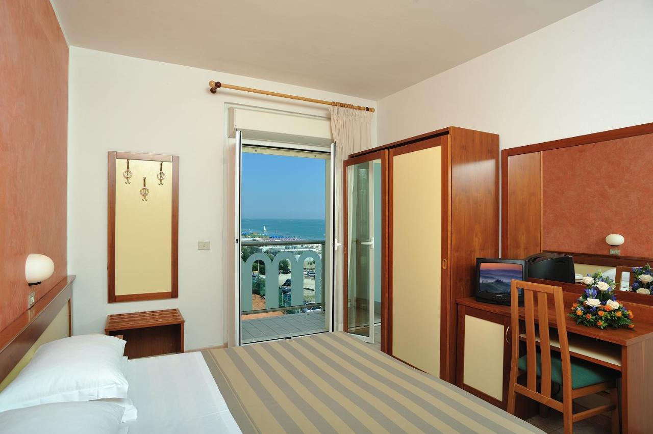 Dreibettzimmer mit Meerblick