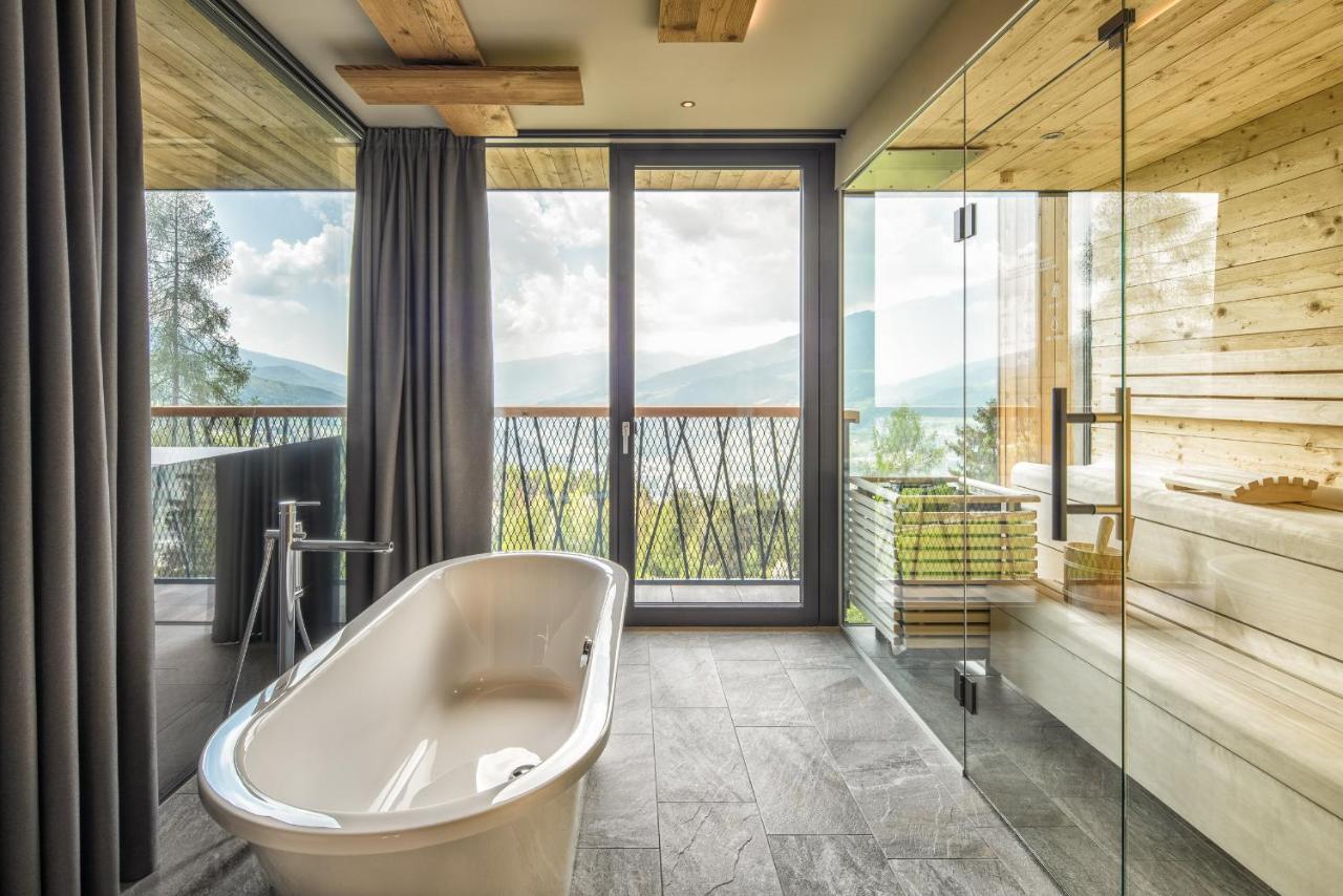 Deluxe Suite mit Whirlpool-Badewanne