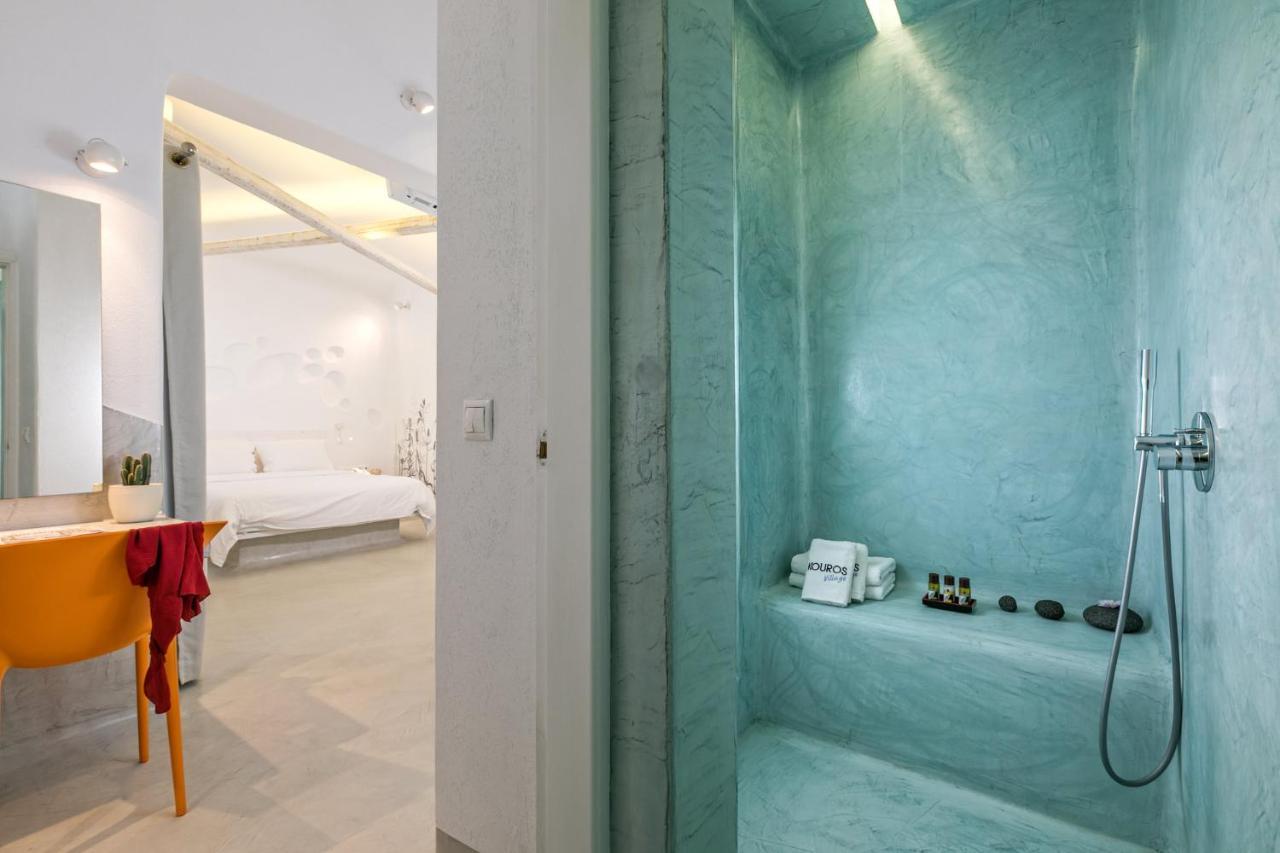 Suite Junior avec Jacuzzi Extérieur - Vue Partielle sur Mer
