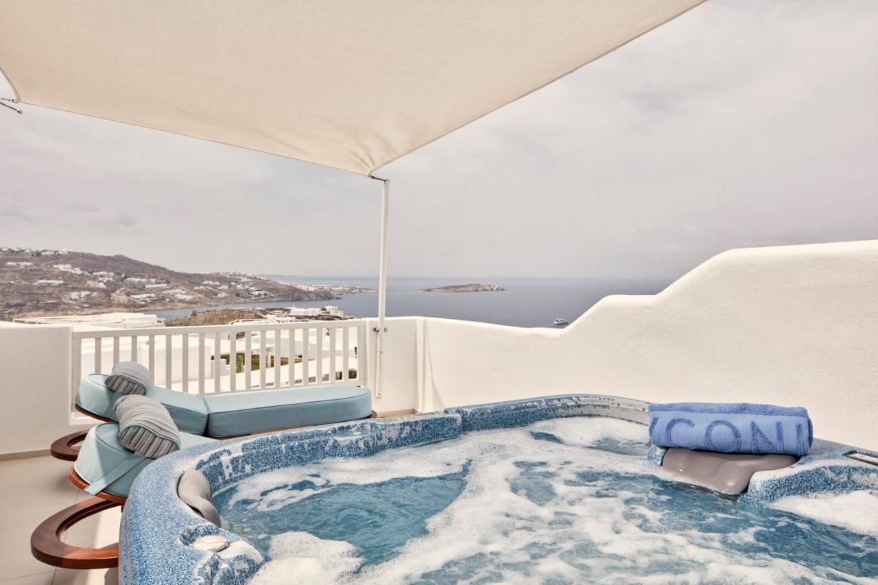 Sunset Junior Suite met Hot Tub in de Buitenlucht en Uitzicht op Zee