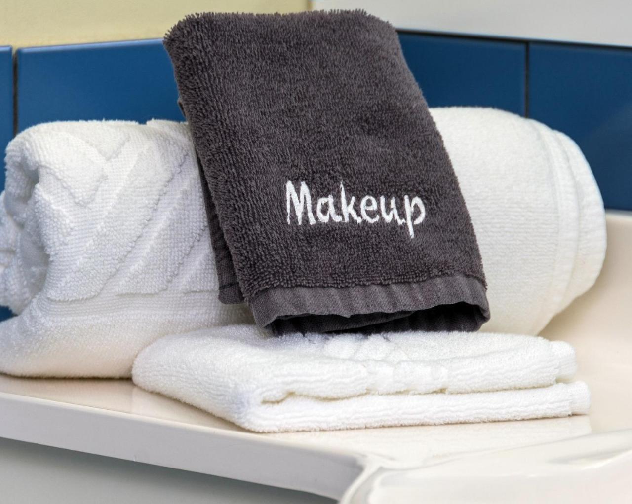 Budget One-Bedroom Alleyway Studio with Shower