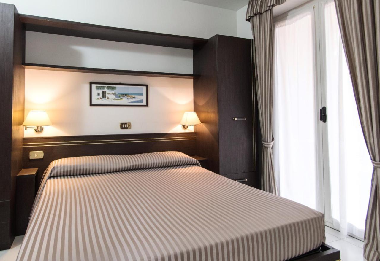 One-Bedroom Apartment,806776773:JPEG