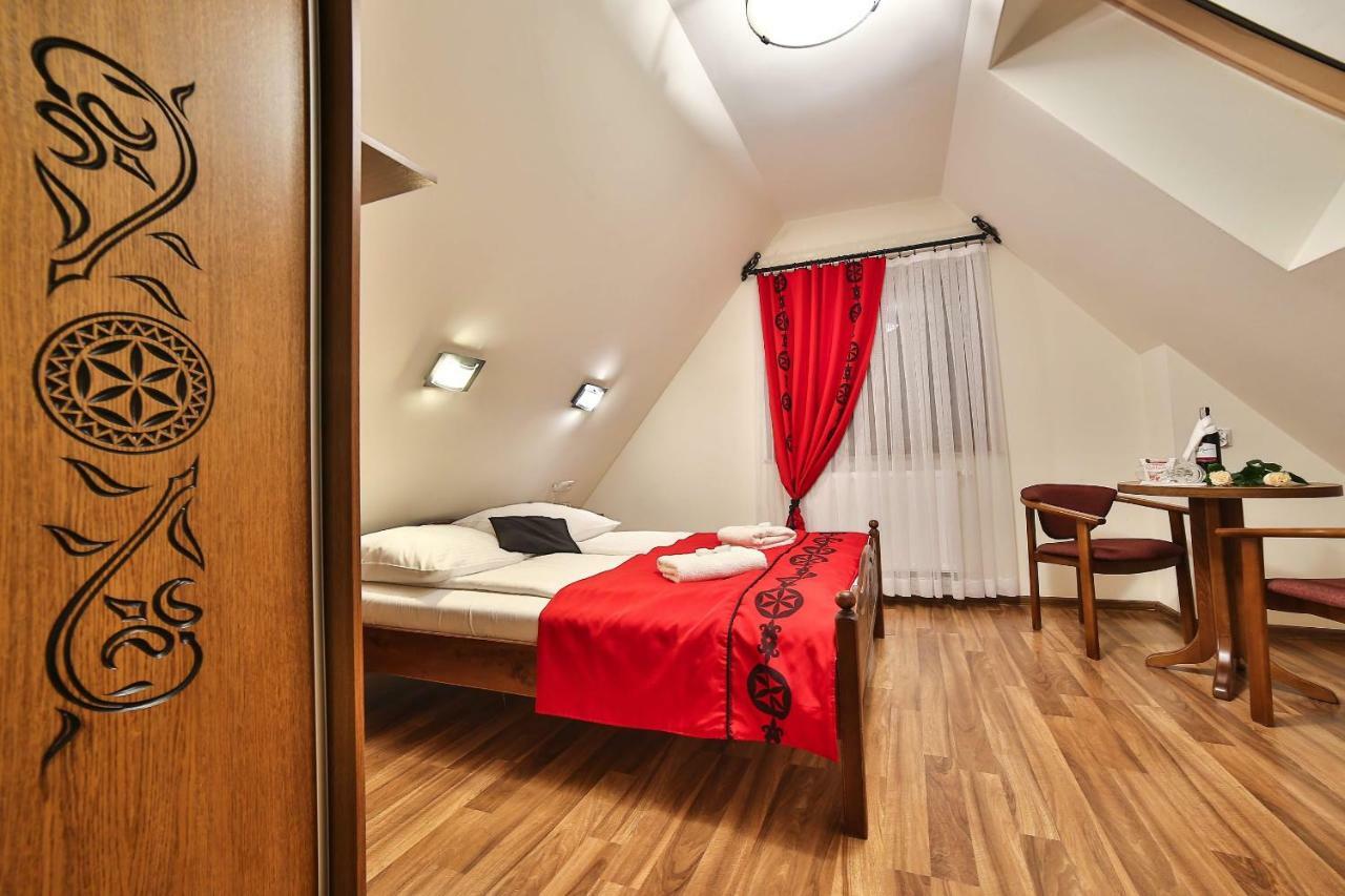 Deluxe Double Room with Bath,784460706:JPEG