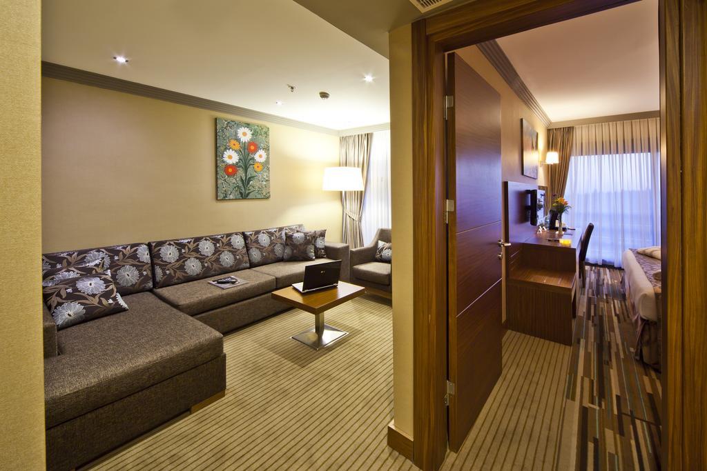 Suite Room,79994301:JPEG
