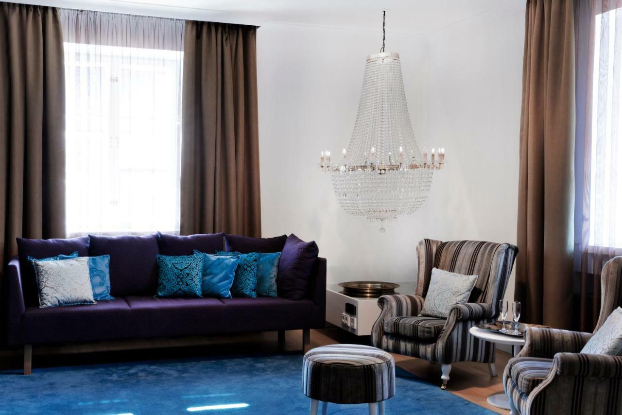 One-Bedroom Plaza Suite,1212437878:JPEG