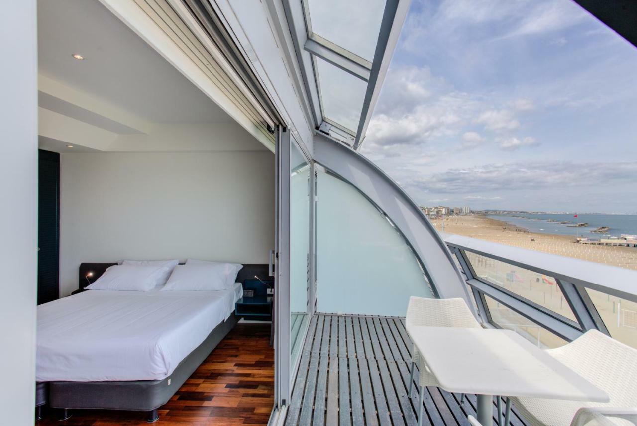 Standard Dreibettzimmer mit Meerblick und Balkon