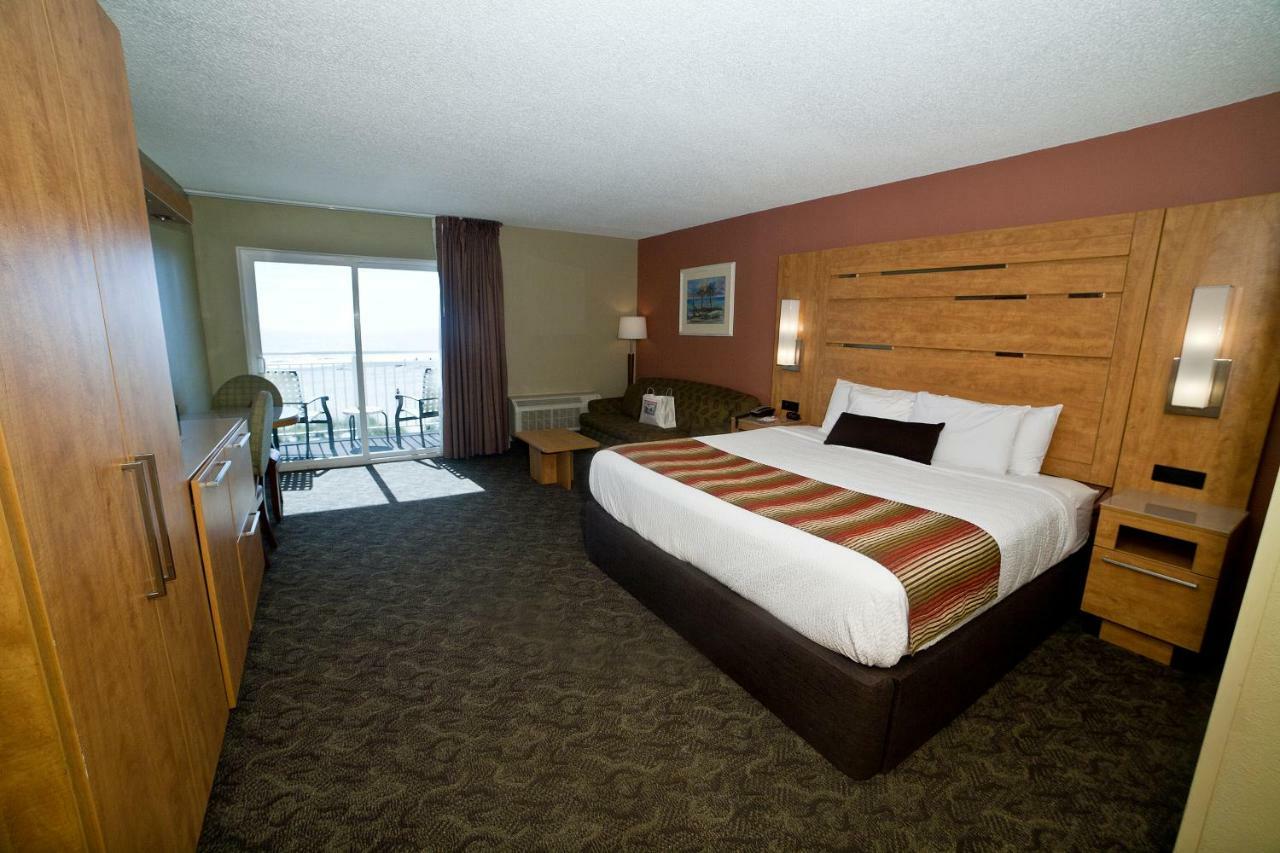 Deluxe King Room with Ocean Front View,805434756:JPEG