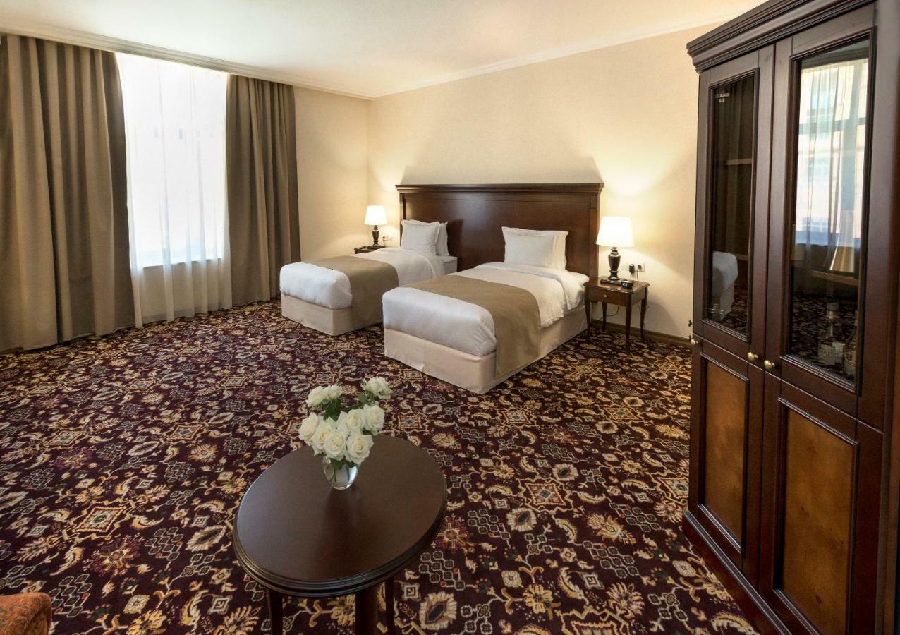 Standard Suite,833145791:JPEG