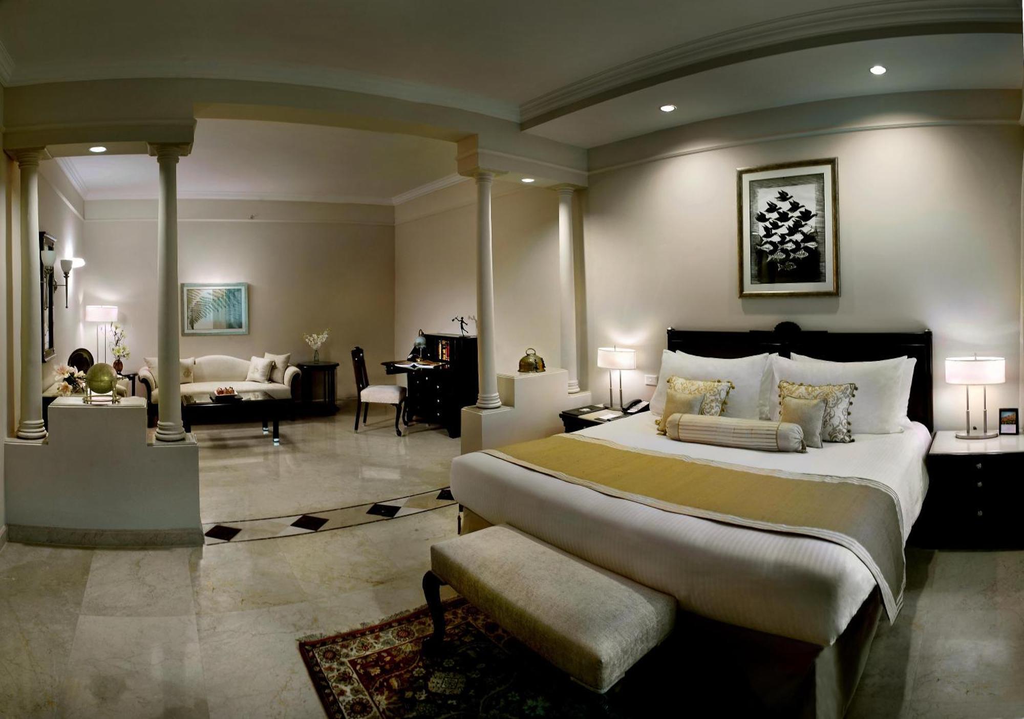 Grand Luxury King Bed Room