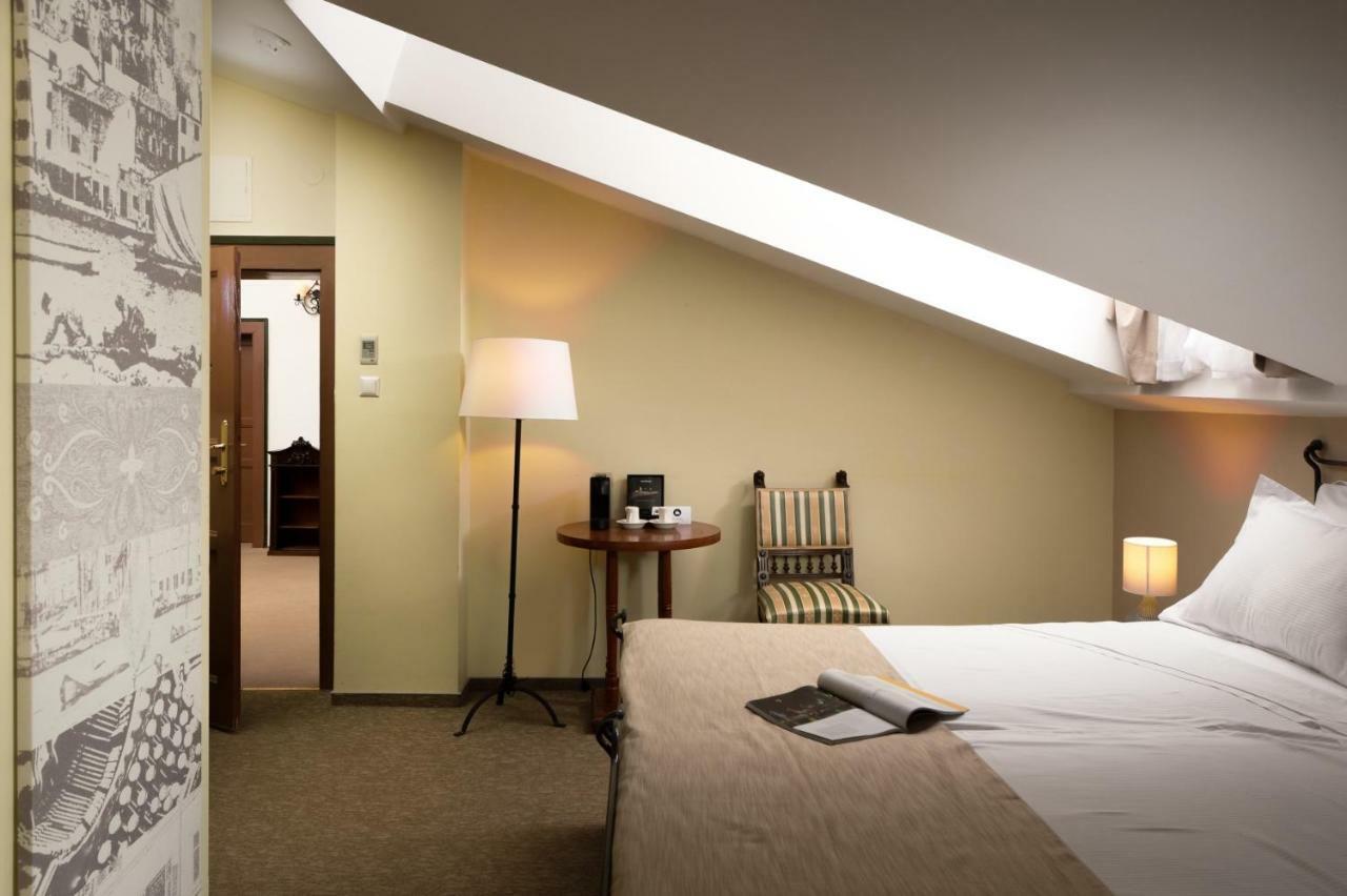 Standard Double Room - Attic,845856173:JPEG