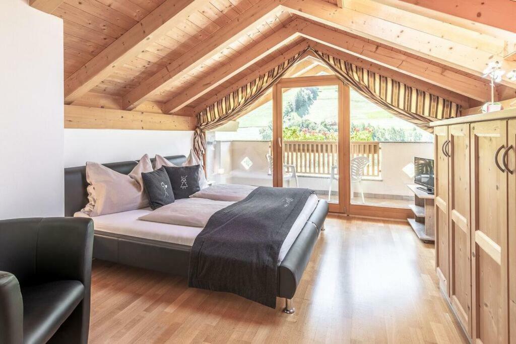 Three-Bedroom Apartment,876945632:JPEG