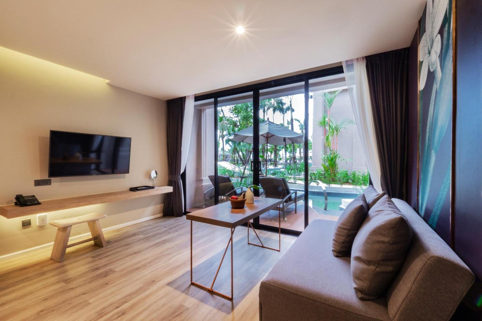 Grand Pool Access,932380183:JPEG