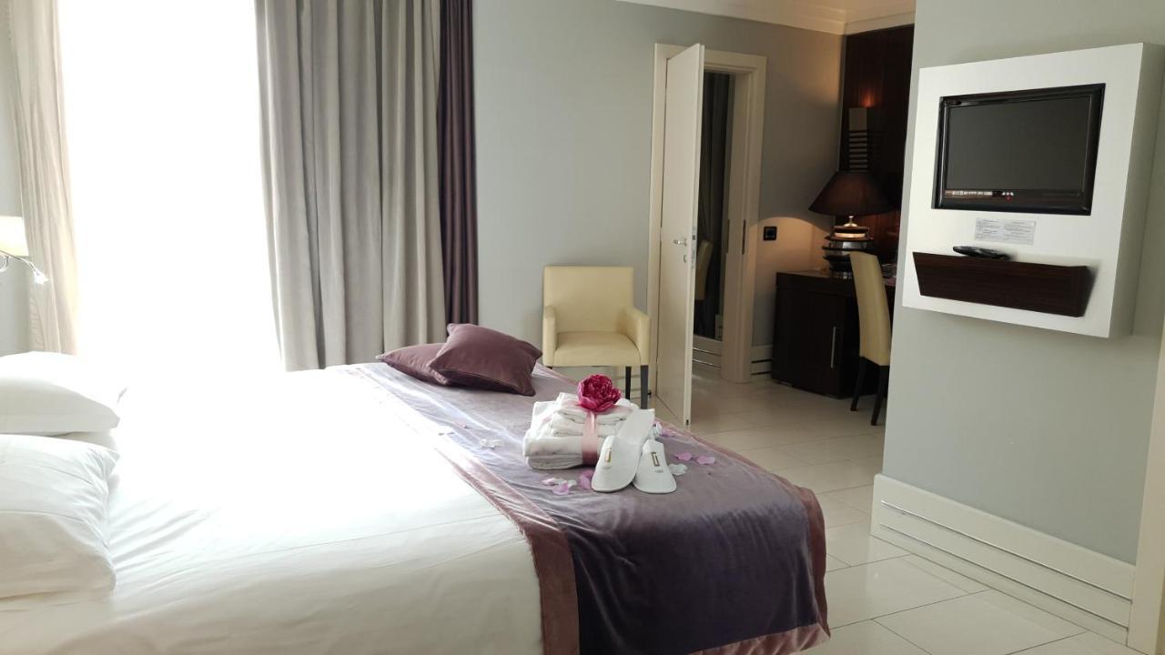 Double or Twin Room,945308770:JPEG