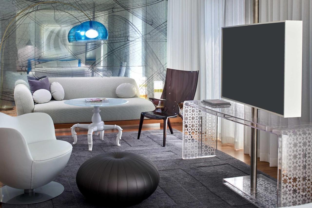 King Studio Suite with Roll-In Shower - Mobility Access/Communication Assistance