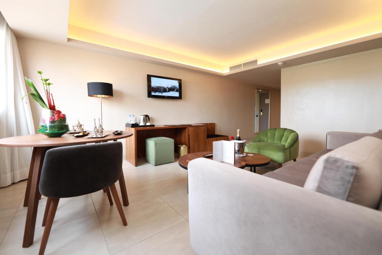 Suite Junior con vistas a la piscina - 1 cama extragrande