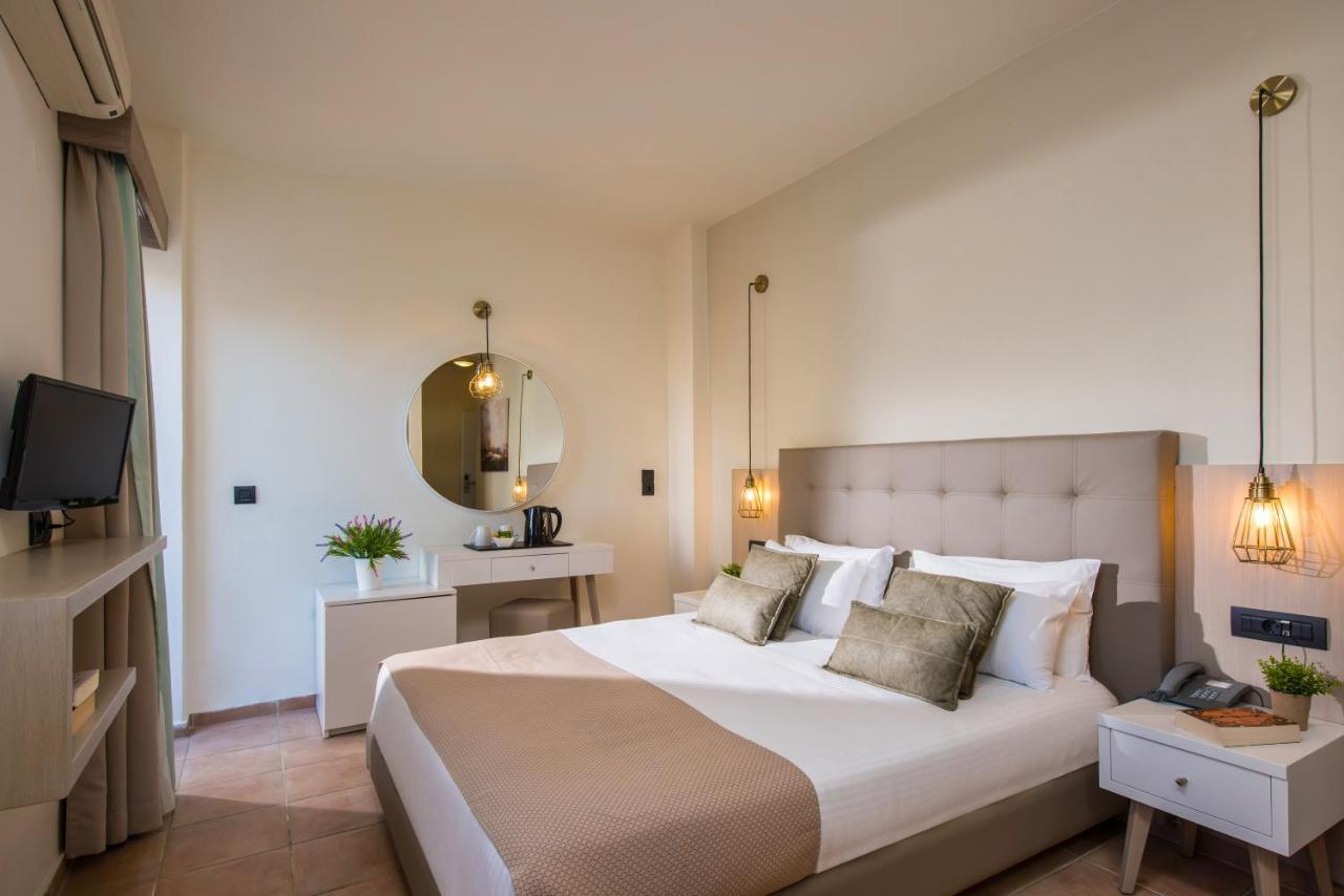 Double or Twin Room with Side Sea View,1413149324:JPEG