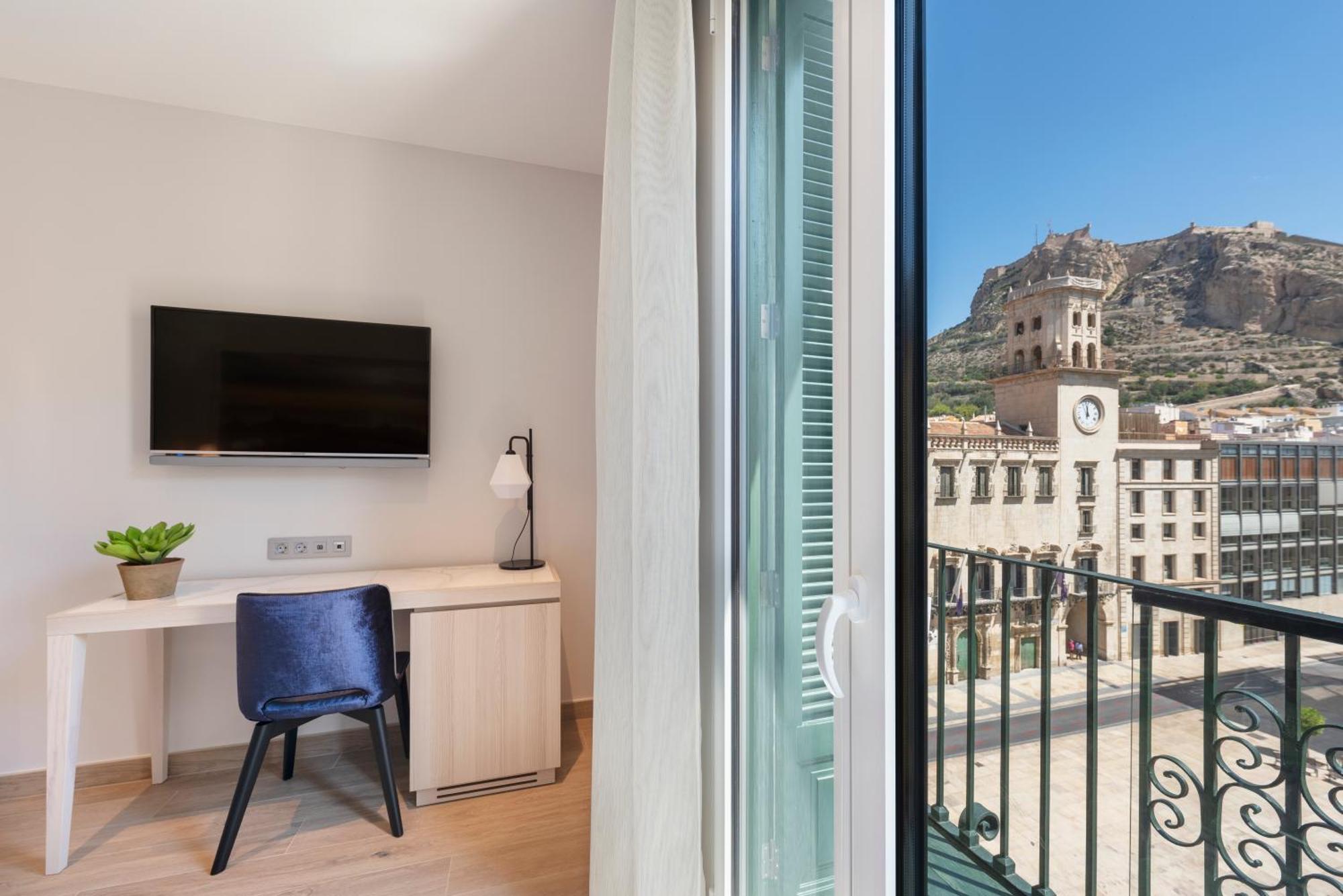 Twin Room with View
