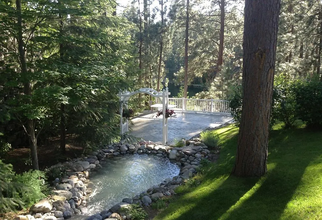 River Cove Elegant Waterfront Bed & Breakfast-1
