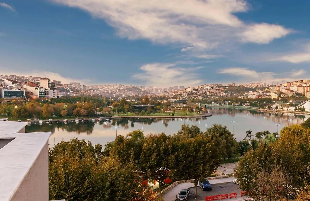 Ramada By Wyndham Istanbul Golden Horn-1