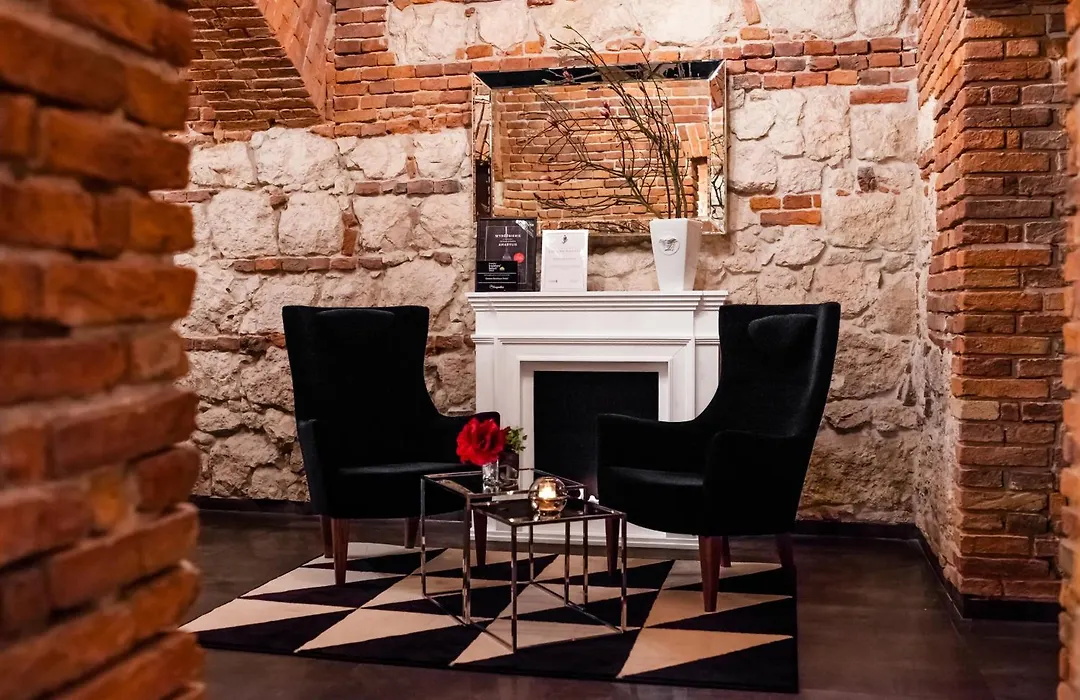 Queen Boutique Hotel-1