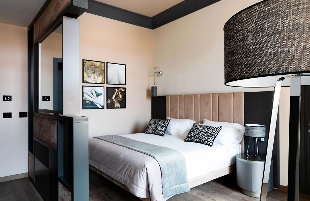 Amadomus Luxury Suites-1